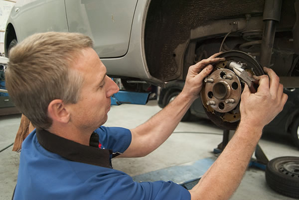 Thornbury-Mechanic-Brake-Steering-Suspension-Repair-Wallard-Automotive-600